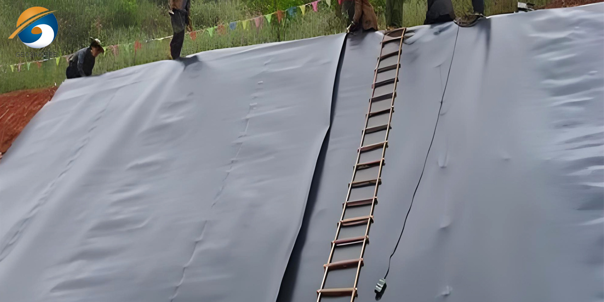 Geomembrana reforçada com PEAD para obras industriais, civis e de contenção de águas Geomembrana reforçada com PEAD para obras industriais, civis e de contenção de águas