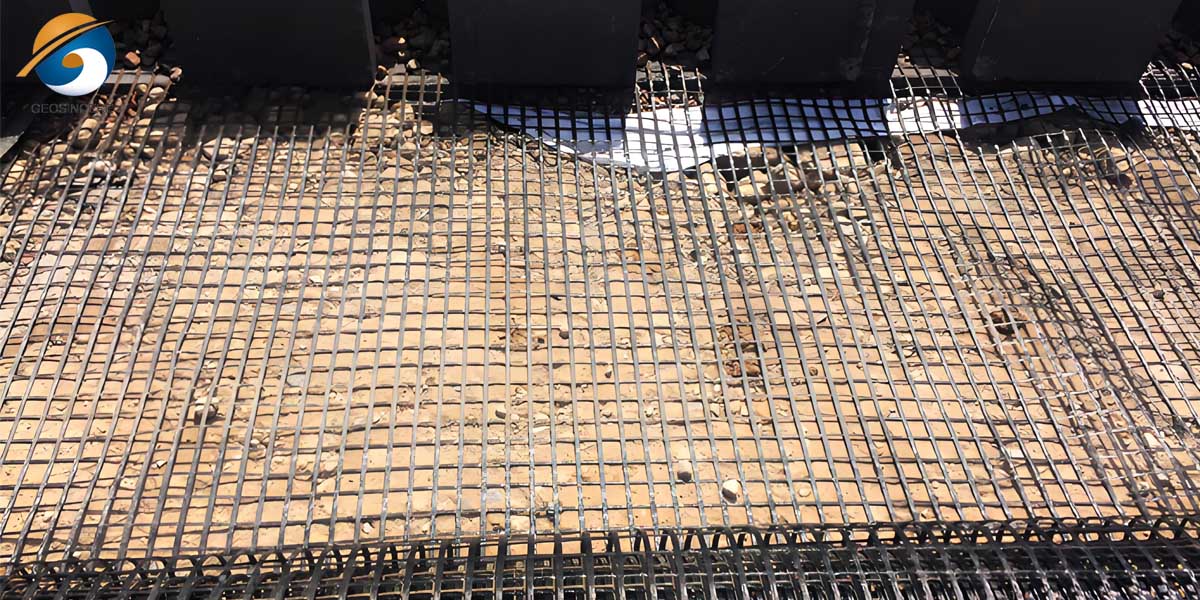 Malha de geogrelha em PEAD para distribuição de carga