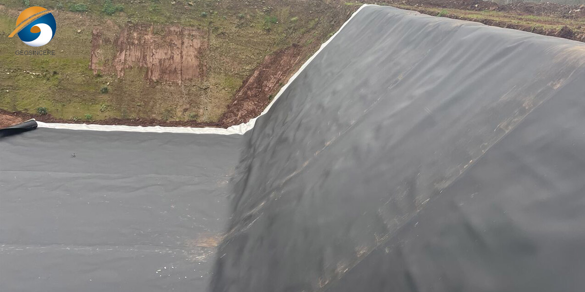 Custo de revestimento em PEAD de 60 mil para contenção de aterro Custo de revestimento em PEAD de 60 mil para contenção de aterro