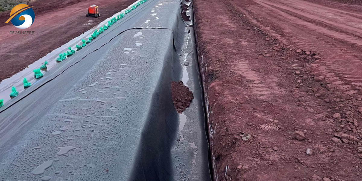 Revestimiento de geomembrana de HDPE para sistemas de contención de lixiviados en vertederos