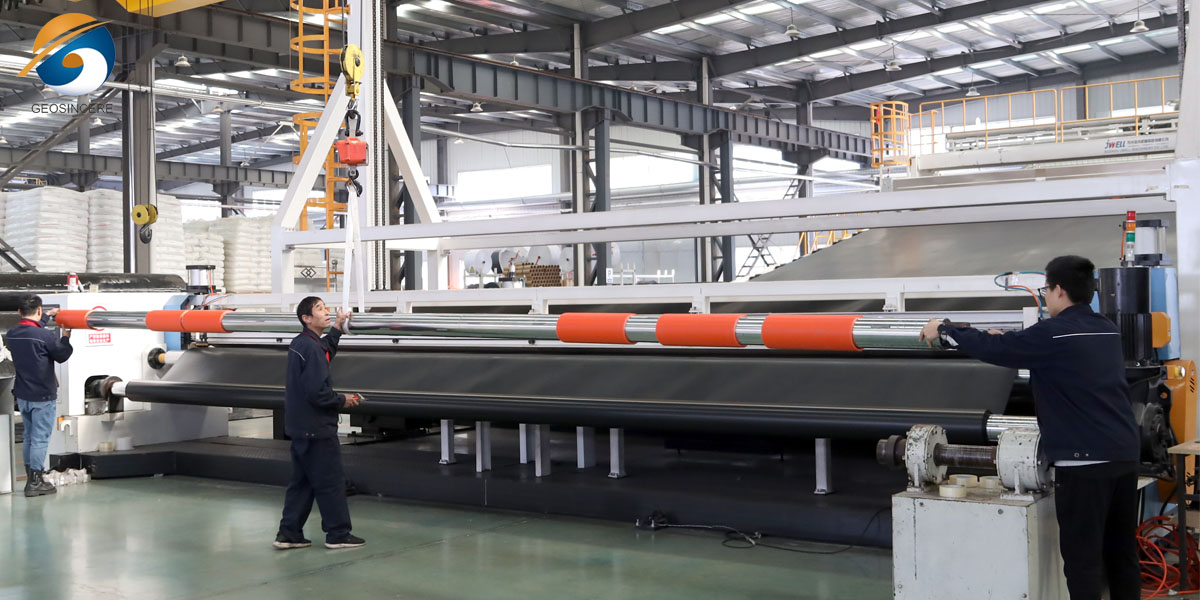 بطانة جيوسينسير من البولي إيثيلين عالي الكثافة بسماكة 1 مم