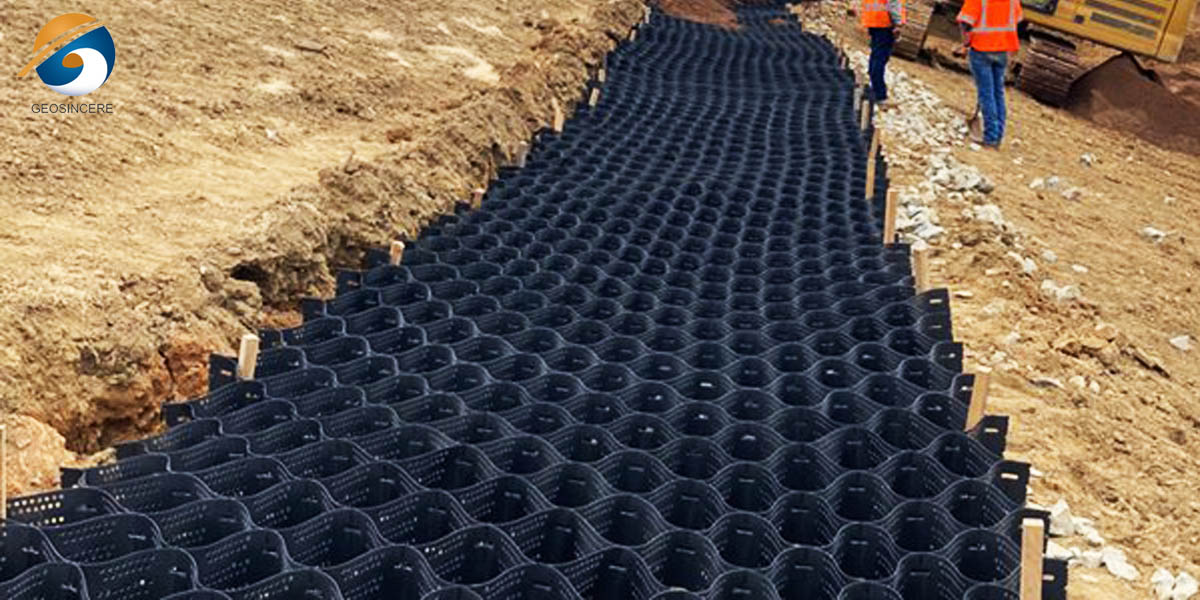 مادة البولي إيثيلين عالي الكثافة (HDPE) من نوع Geocell لتثبيت الممرات