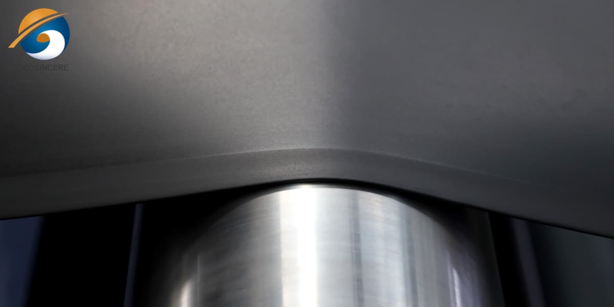 Ligne de fabrication de géosynthétiques GEOSINCERE, matériau de revêtement avancé en PEHD. Ligne de fabrication de géosynthétiques GEOSINCERE, matériau de revêtement avancé en PEHD.